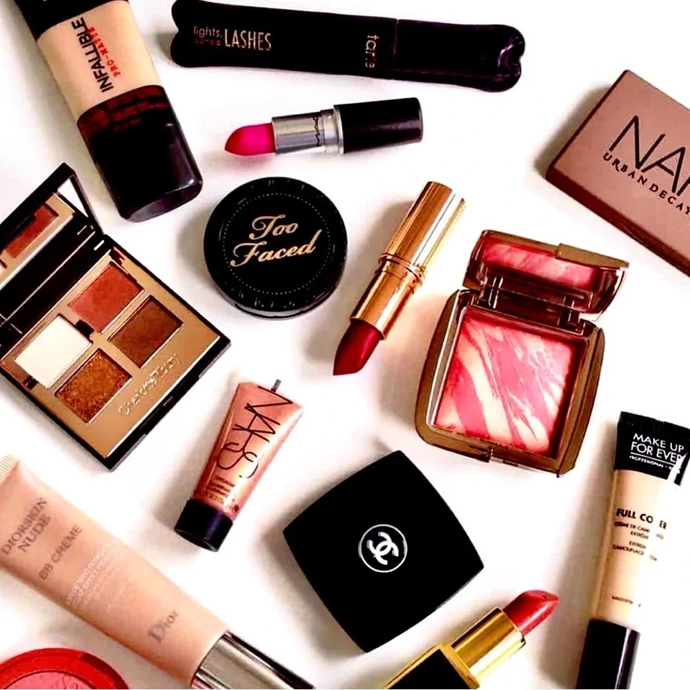 FREE GIFTS WITH PURCHASE!
